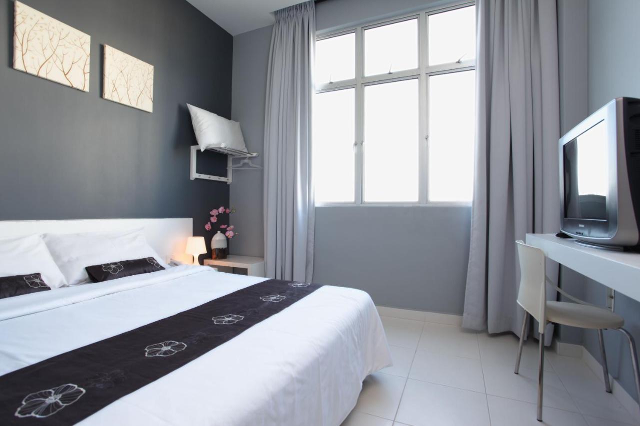 Wan Loong Hotel Pontian Kecil Bagian luar foto