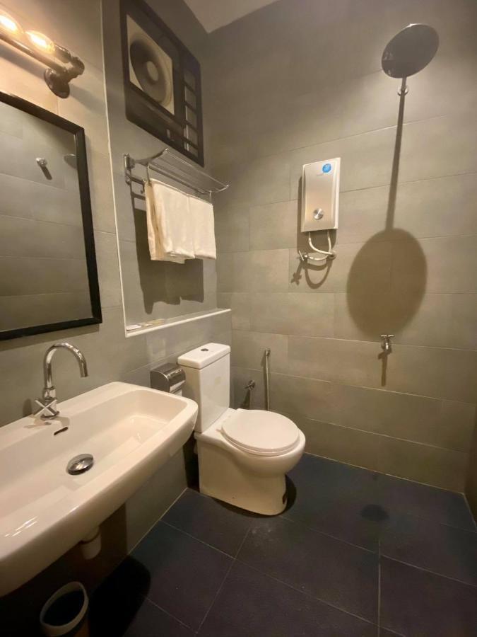 Wan Loong Hotel Pontian Kecil Bagian luar foto